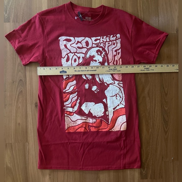 ๐ NWT Red Hot Chili Peppers Red Woman T-shirt size medium Hot Topic ๐ธ - Picture 5 of 7